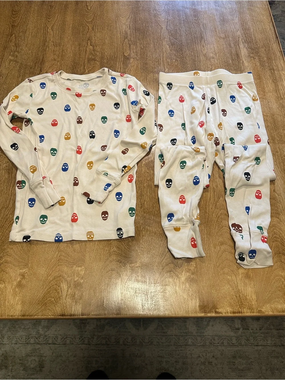 GAP Cream Kids Two-Piece Pajama Set with Multicolor Skull Prints